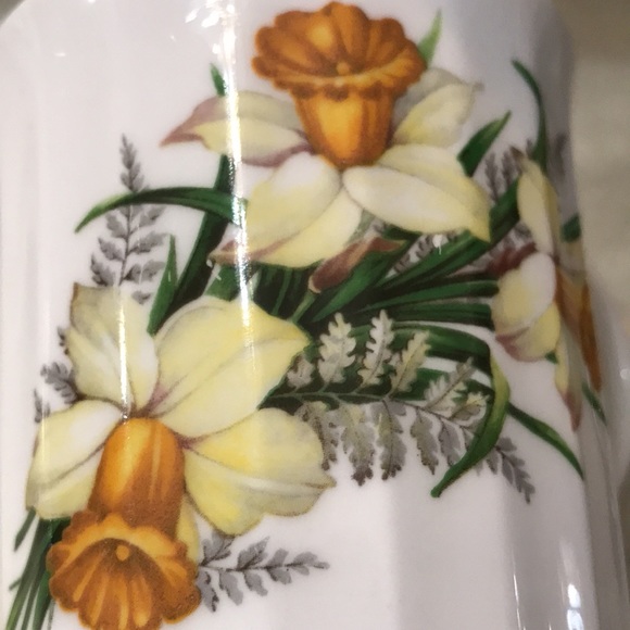 Daffodils March Coffee Cup - Picture 6 of 7